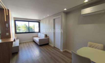 Apartamento mobiliado com 1 dormitório e 1 vaga no bairro Petrópolis!