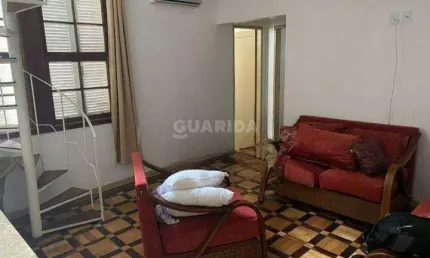 Apartamento duplex mobiliado com 2 dormitórios no bairro Cidade Baixa!