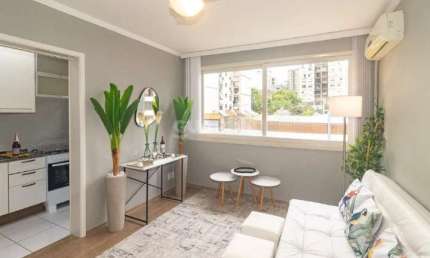 Apartamento mobiliado com 1 dormitório e 1 vaga de garagem no bairro Centro Histórico