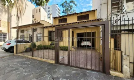 Casa mobiliada com 3 dormitórios, sendo 1 suíte, no bairro Auxiliadora