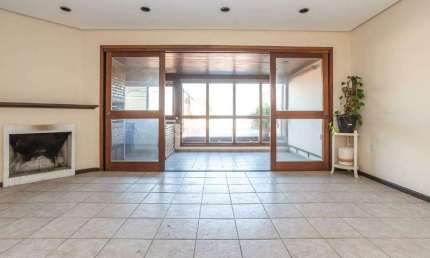Casa em Condomínio para aluguel, com 3 quartos, sendo 1 suíte, e 2 vagas de garagem no bairro Jardim Isabel