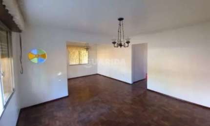 Casa Residencial com 3 dormitórios, sendo 1 suíte, para alugar no bairro Alto Petrópolis.
