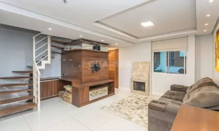 Casa em condomínio semi-mobiliada com 3 dormitórios, sendo 1 suíte no bairro Alto Petrópolis.