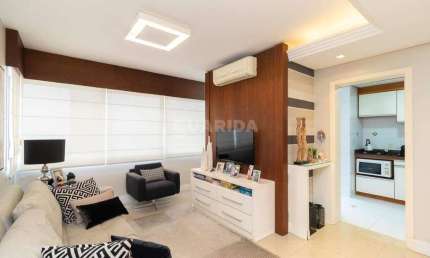 Amplo apartamento com 2 quartos no bairro Menino Deus