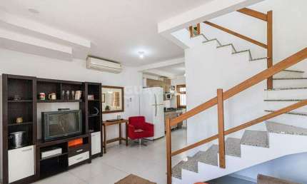 Casa residencial com 2 dormitórios, sendo 2 suíte, no estilo sobrado em condomínio particular