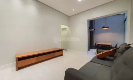 Apartamento com Espaço Gourmet, semimobiliado, no Bairro Floresta!