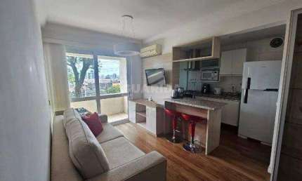 Apartamento mobiliado, com 2 dormitórios, sendo 1 suíte, no bairro Petrópolis