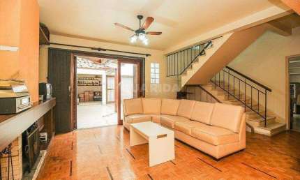 Casa mobiliada com 3 dormitórios no Bairro Petrópolis