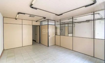 Conjunto Comercial Impecável com Sacada de 103m² no Menino Deus