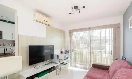 Apartamento mobiliado com 2 dormitórios, sendo 1 suíte, para alugar no bairro Cristal