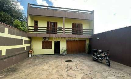 Casa residencial com 4 dormitórios no bairro Cristo Redentor.