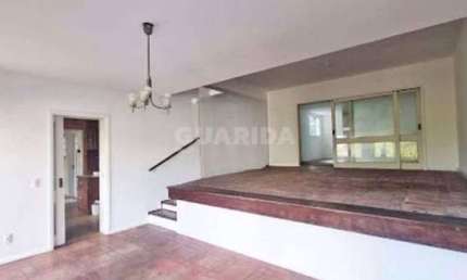 Casa Residencial com 4 dormitórios, sendo 1 suíte, para alugar no bairro Bela Vista