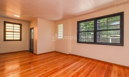 Casa Residencial com 6 dormitórios, no bairro Petrópolis