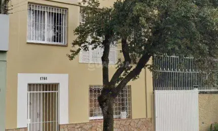 Casa Residencial com 3 dormitórios, e 2 vagas de garagem, no bairro Navegantes