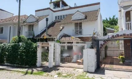 Casa residencial com 4 dormitórios, sendo 2 suíte com closet, no bairro Auxiliadora