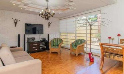 Casa Residencial de 234m², com 3 dormitórios, sendo 1 suíte no Bairro Três Figueiras