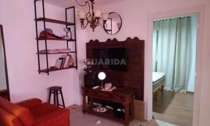 Apartamento com 1 dormitório, mobiliado, e 1 vaga de garagem no bairro Sarandi