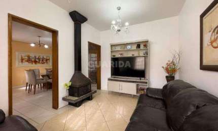 Casa Residencial com 4 dormitórios, sendo 1 suíte, no bairro Cavalhada