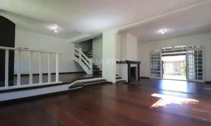 Casa Residencial com 3 dormitórios e 3 vagas de garagem, no bairro Cristal