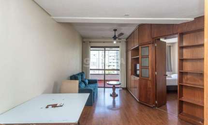 Apartamento mobiliado com 1 dormitório e 1 vaga de garagem no bairro Bom Fim