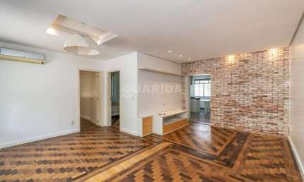 Casa residencial TÉRREA, de esquina, semi-mobiliada com 2 dormitórios no bairro Bela Vista