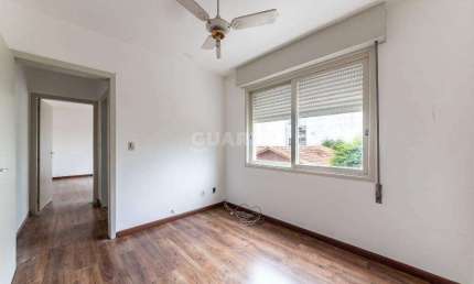 Apartamento com 1 dormitório e 2 vagas de garagem no bairro Petrópolis