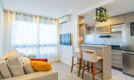 Apartamento com 2 dormitórios, sendo 1 suíte, mobiliado, e 1 vaga de garagem no bairro Santana