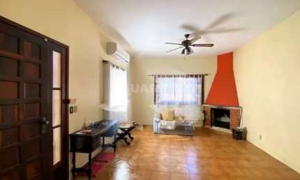 Casa Residencial com 3 dormitórios, sendo 1 suíte, e 3 vagas de garagem no bairro Petrópolis