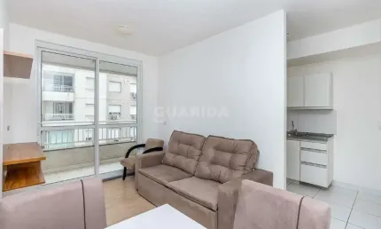 Apartamento com 02 dormitórios, sendo um suíte, mobiliado, e 1 vaga de garagem no Bairro Humaitá