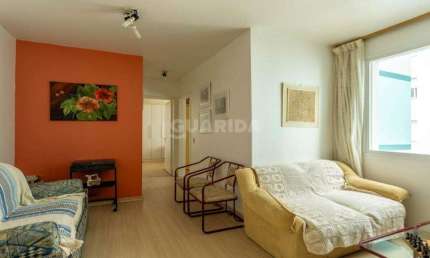 Apartamento com 2 dormitórios semi-mobiliado e 1 vaga de garagem no bairro Alto Petrópolis