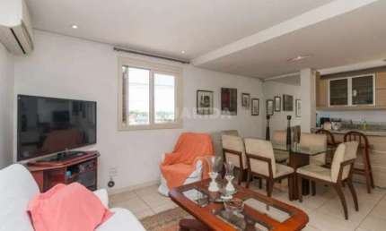 Casa Residencial com 3 dormitórios, sendo 1 suíte, mobiliada, e 1 vaga de garagem no bairro Alto Petrópolis