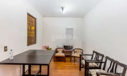 Casa Residencial com 4 dormitórios, sendo 2 suítes, e 4 vagas de garagem no bairro Tristeza