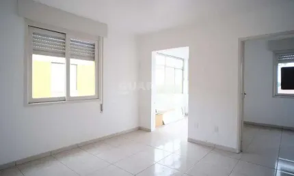 Apartamento com 2 quartos para alugar na Avenida Delmar Rocha Barbosa, Parque Santa Fé, Porto Alegre