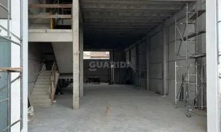 Prédio para alugar na Rua São Salvador, Passo da Areia, Porto Alegre