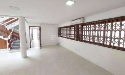 Casa Residencial com 7 dormitórios, sendo 5 suítes, e 12 vagas de garagem no bairro Tristeza
