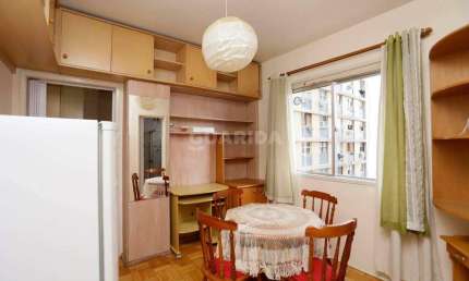 Apartamento mobiliado com 1 dormitório no bairro Centro Histórico