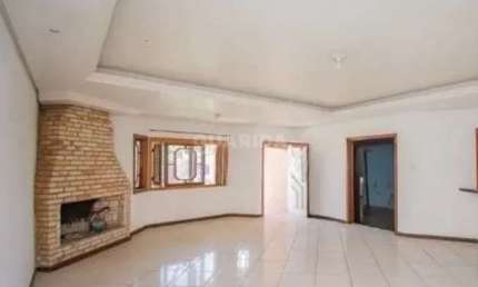 Casa Residencial com 3 dormitórios, sendo 1 suíte, e 2 vagas de garagem no bairro Alto Petrópolis