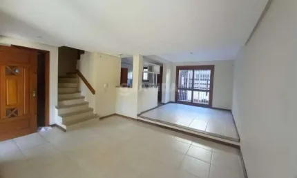 Casa em condomínio com 3 dormitórios, sendo 1 suíte com sacada, e 1 vaga de garagem no bairro Tristeza