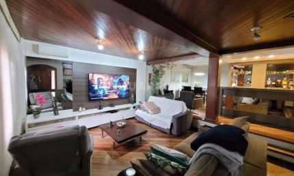 Casa mobiliada com 4 dormitórios, sendo 1 suíte, 5 vagas de garagem no bairro Jardim Itu Sabará