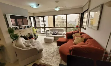 Apartamento com 2 dormitórios, sendo 2 suítes, e 2 vagas de garagem no bairro Auxliadora