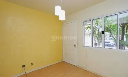 Casa em Condomínio com 3 dormitórios, sendo 1 suíte, 1 vaga de garagem no bairro Humaita