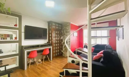Cobertura semi mobiliado com 2 dormitórios 1 vaga de garagem no bairro Alto Petrópolis!