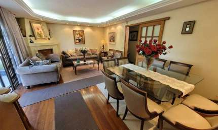 Casa totalmente mobiliada de 3 dormitórios, sendo 1 suíte, no bairro Jardim Botânico.