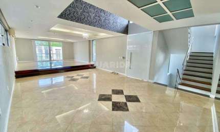 Casa residencial com 4 dormitórios no bairro Guarujá