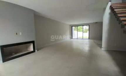 Casa com 3 quartos para alugar na Rua Jacareí, Ipanema, Porto Alegre