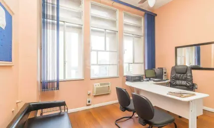 Conjunto Comercial com 55m², no bairro Centro Histórico
