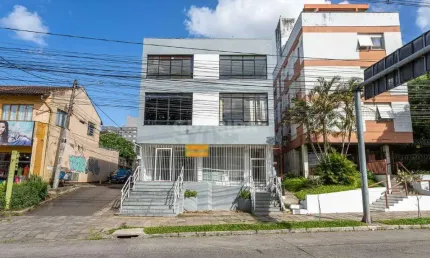 Loja Térrea mais a sobreloja no bairro Teresópolis.