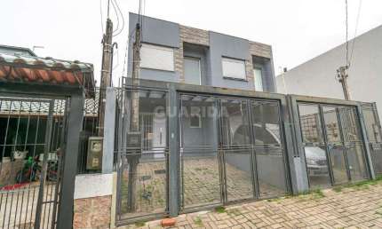 Casa residencial de 3 dormitórios no bairro Ipanema