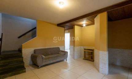Casa residencial semi mobiliada de 3 dormitórios no bairro Tristeza!
