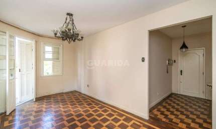 Apartamento com sacada e 2 dormitórios para alugar no bairro Centro Histórico